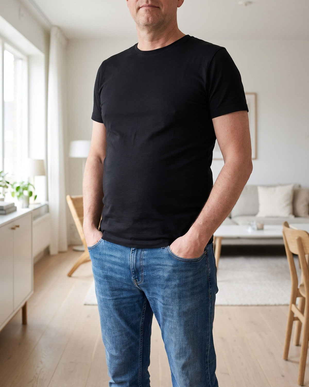 T-skjorten faller glatt uten klump fra spennen